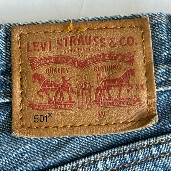 Levi’s 501 Denim Cutoff Shorts Women’s Size 24 Button Fly, Distressed Raw Hem - Picture 6 of 9